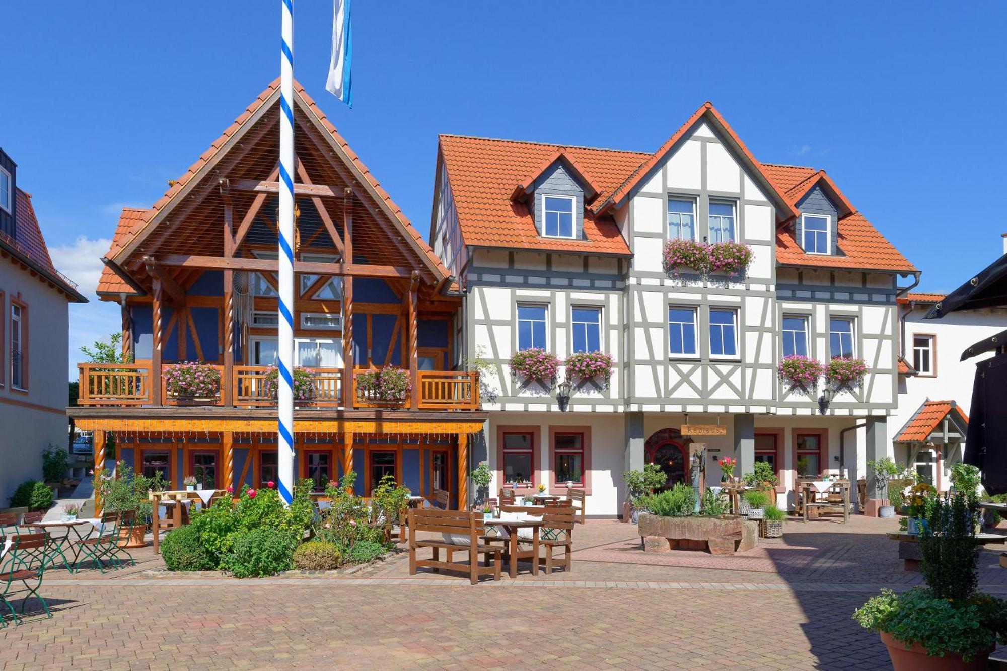 Seehotel Niedernberg - Das Dorf Am See Bagian luar foto