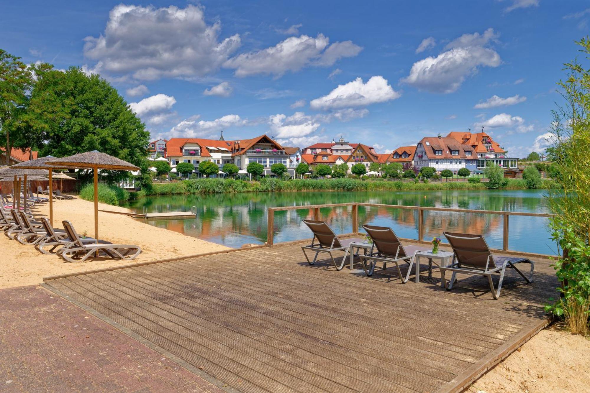 Seehotel Niedernberg - Das Dorf Am See Bagian luar foto