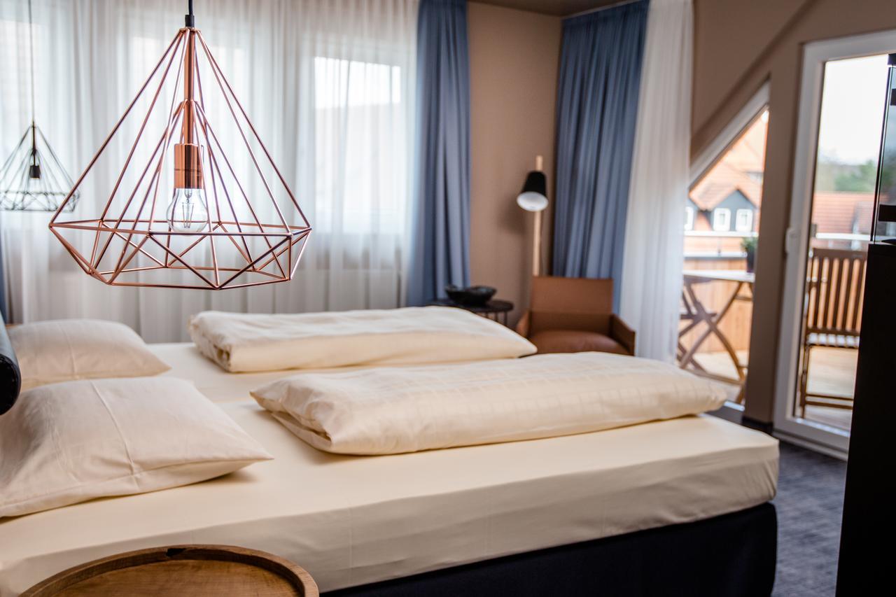 Seehotel Niedernberg - Das Dorf Am See Bagian luar foto
