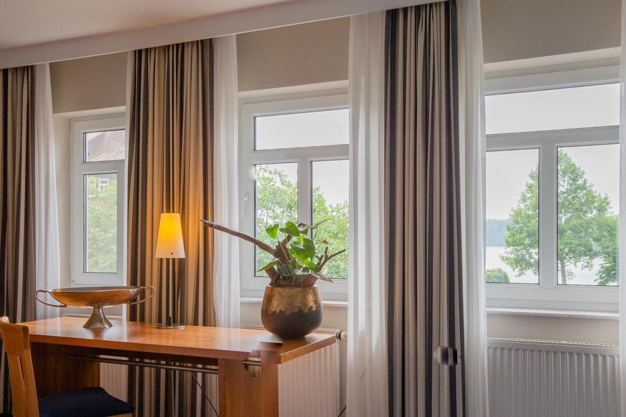 Seehotel Niedernberg - Das Dorf Am See Bagian luar foto