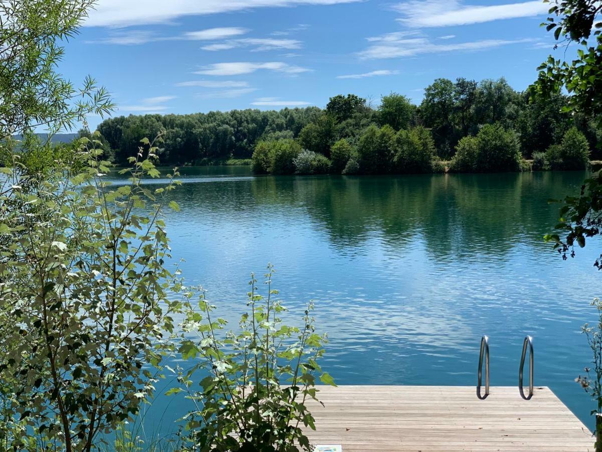 Seehotel Niedernberg - Das Dorf Am See Bagian luar foto