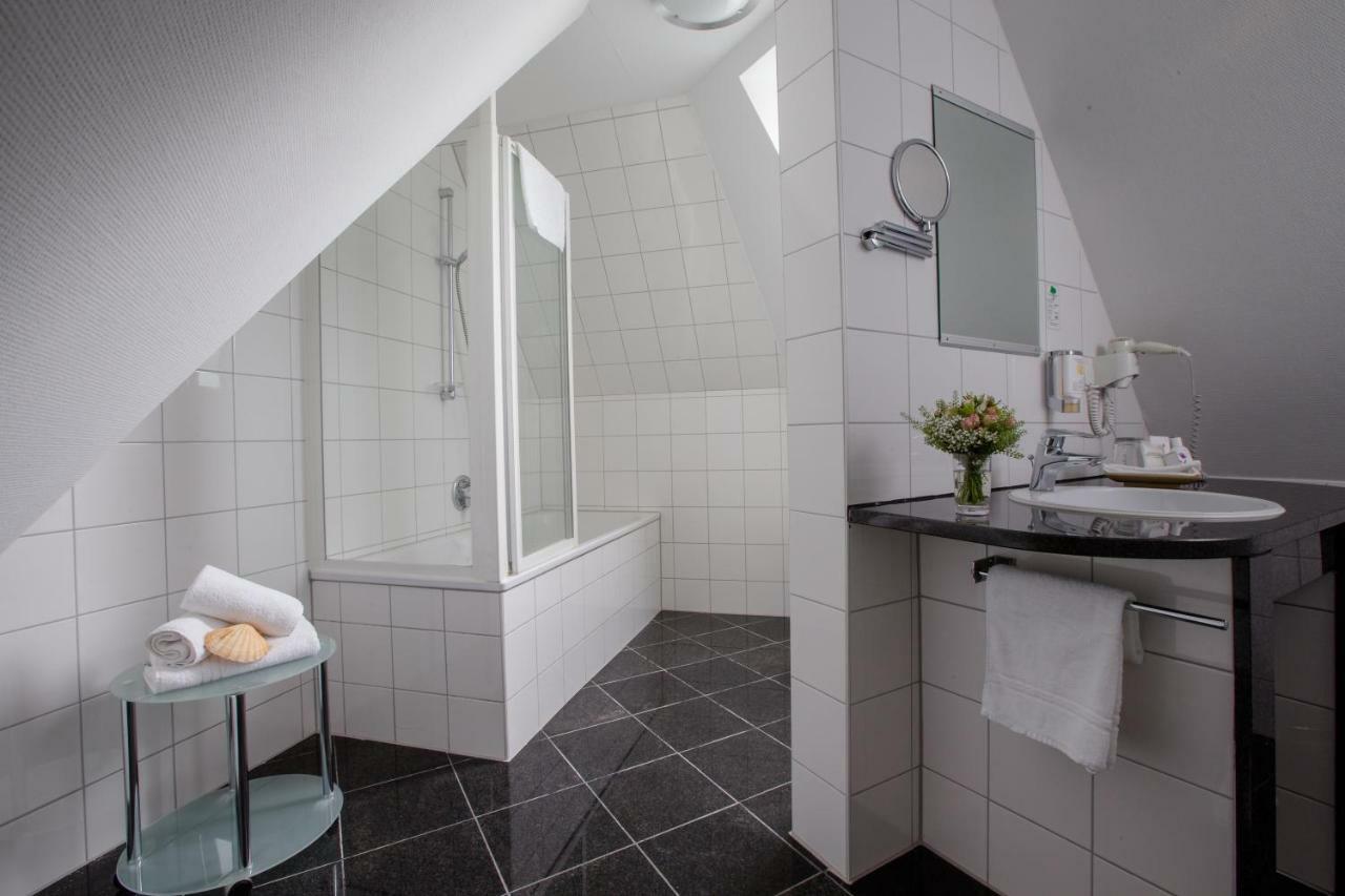 Seehotel Niedernberg - Das Dorf Am See Bagian luar foto