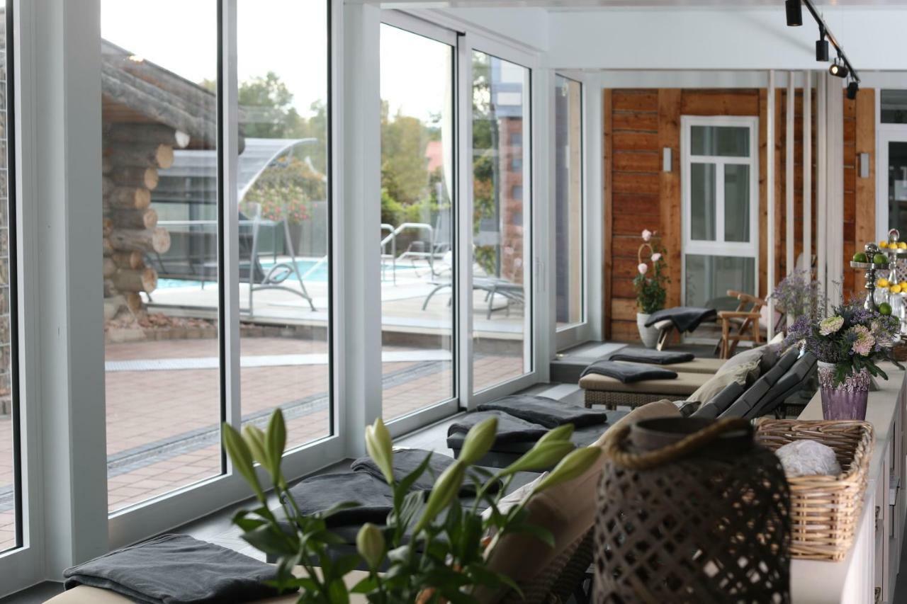 Seehotel Niedernberg - Das Dorf Am See Bagian luar foto
