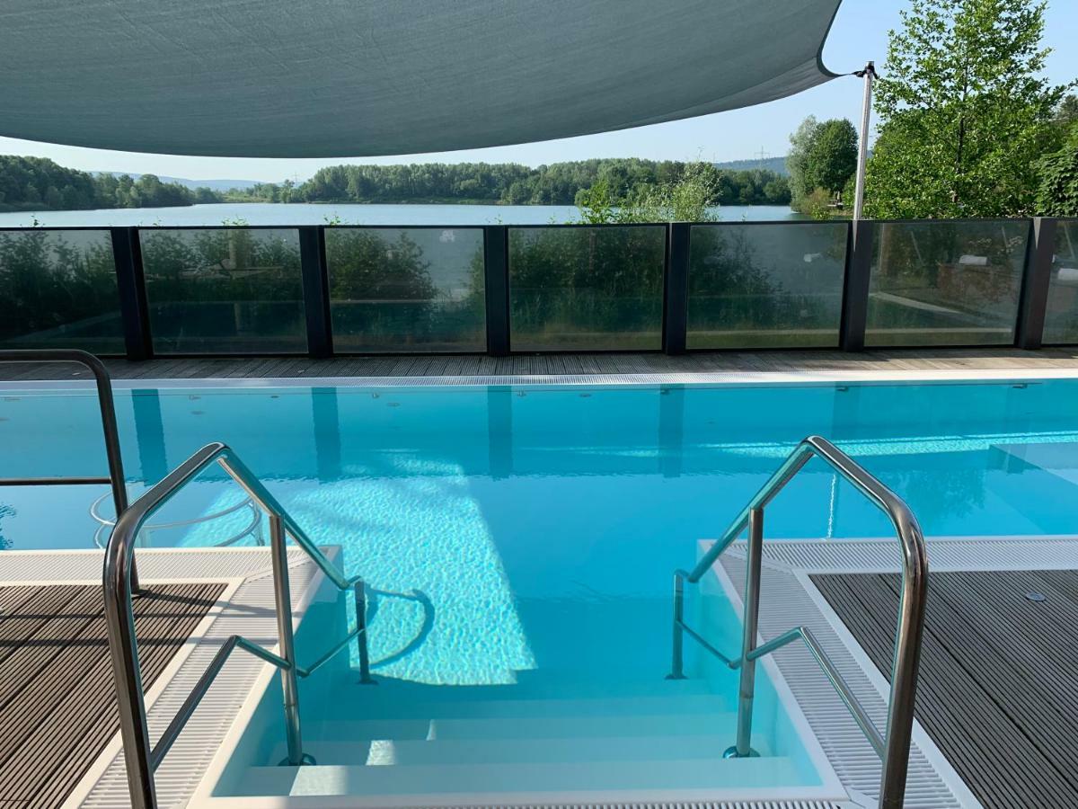 Seehotel Niedernberg - Das Dorf Am See Bagian luar foto