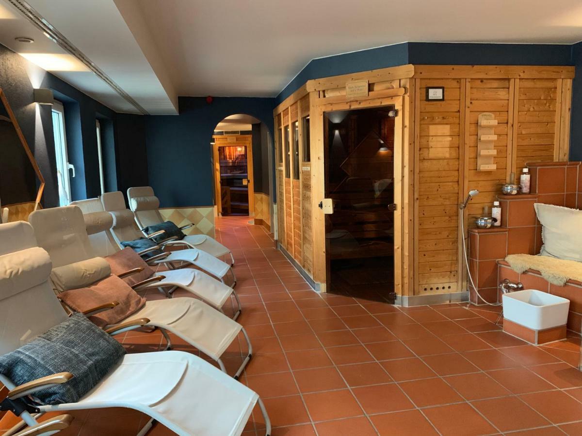 Seehotel Niedernberg - Das Dorf Am See Bagian luar foto