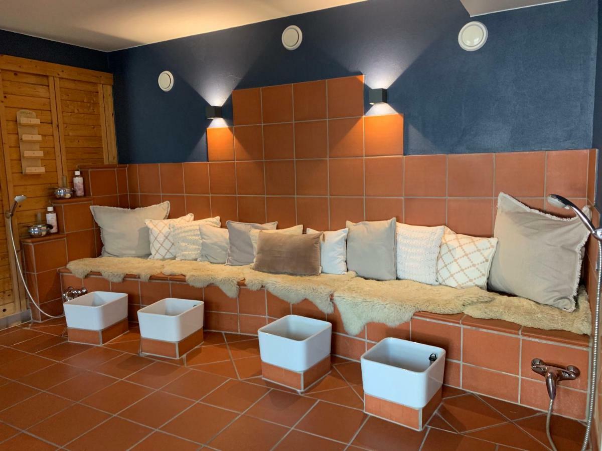 Seehotel Niedernberg - Das Dorf Am See Bagian luar foto