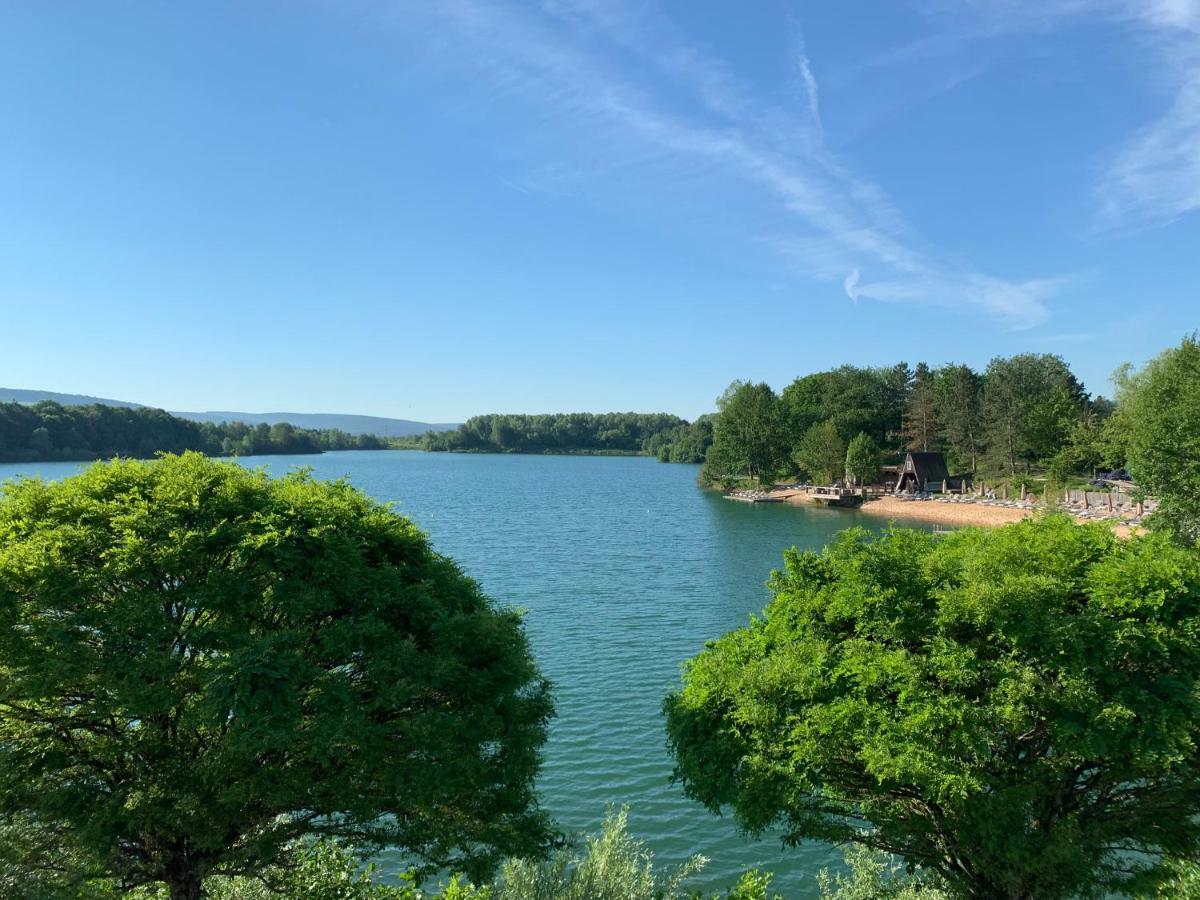 Seehotel Niedernberg - Das Dorf Am See Bagian luar foto